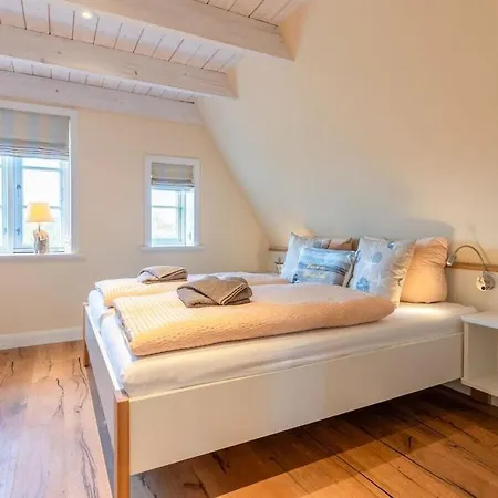 With 2 Bedrooms 우터섬