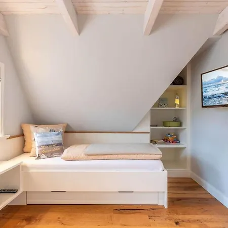 With 2 Bedrooms 우터섬